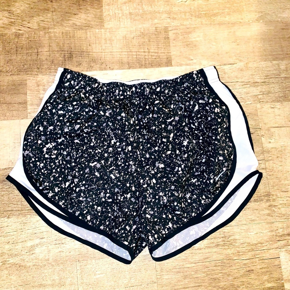 Womens Nike Dri-Fit Shorts Size Large - Picture 1 of 4